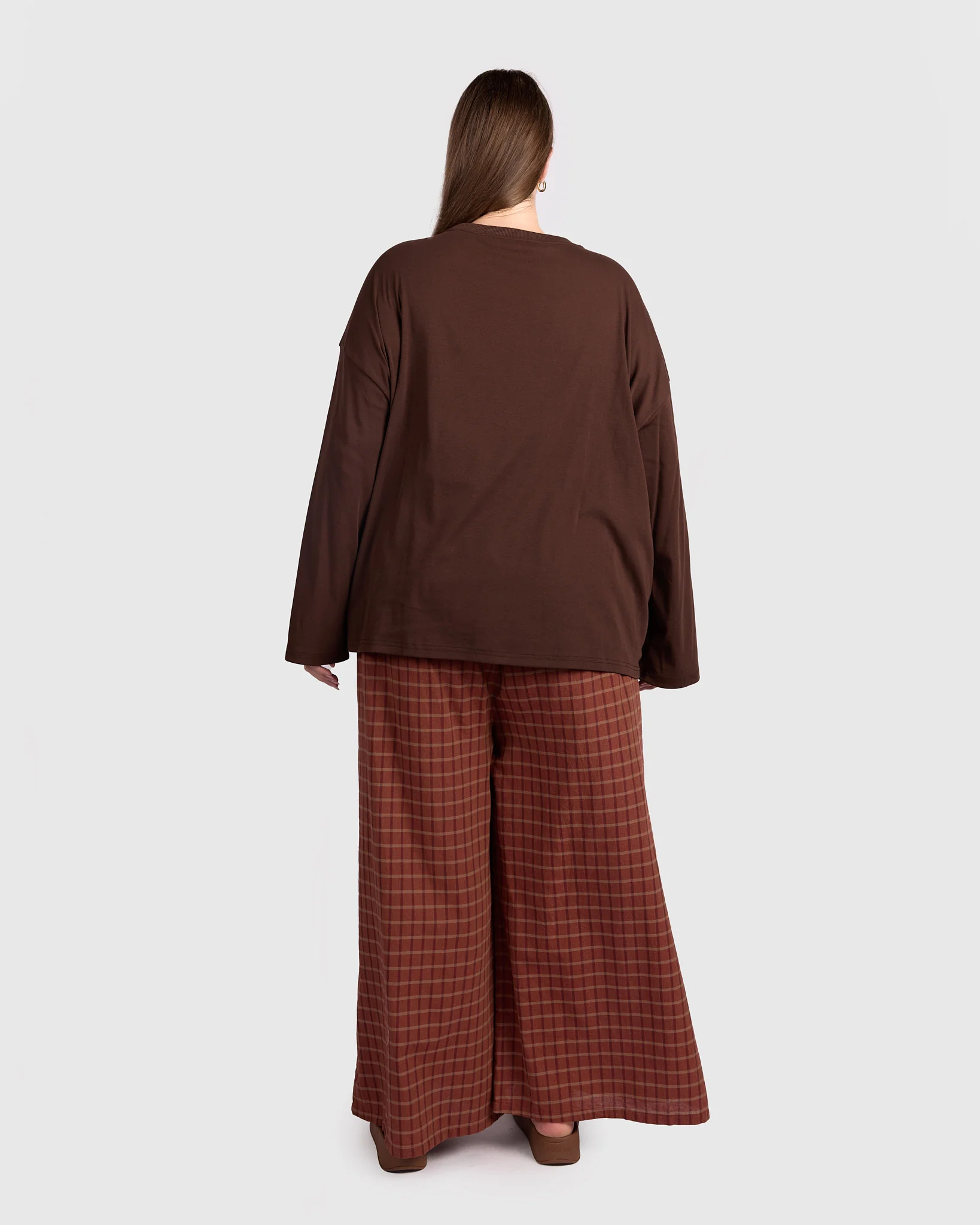 Long Sleeve Essentials Tee | Brown - Image 6